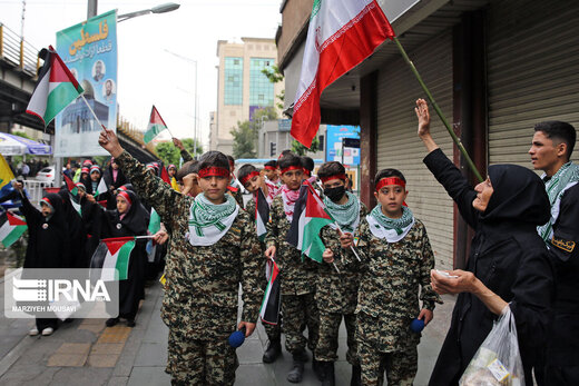 شیخ احمد یاسین فلسطینی در راهپیمایی روز قدس تهران/ عکس