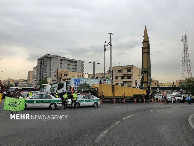 نمایش موشک های «خیبرشکن» و «عماد ۳» در راهپیمایی روز قدس + عکس