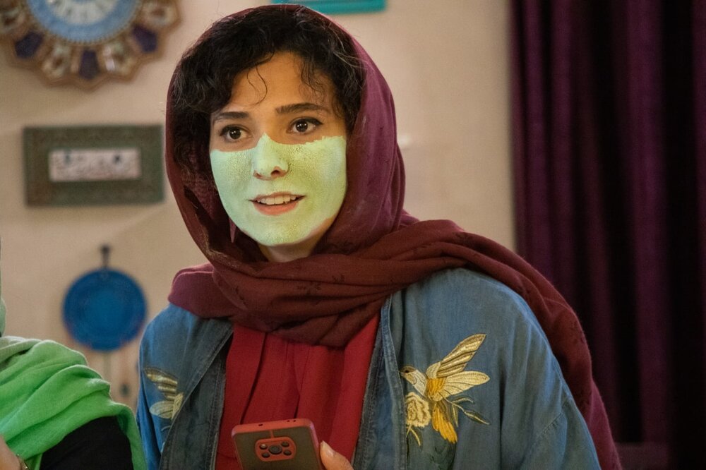 نقاشی عجیب روی صورت مینا وحید/ عکس