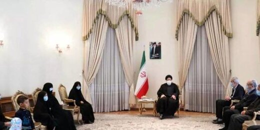 انتقاد آذری جهرمی به حذف تصویر امام خمینی از اتاق ملاقات رئیسی + عکس انتقاد آذری جهرمی به حذف تصویر امام خمینی از اتاق ملاقات رئیسی + عکس