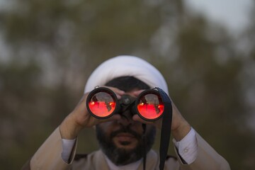 رویت ماه برای رهبری ثابت نشد | ستاد استهلال : دوشنبه ، عید نیست ، سی ام ماه رمضان است