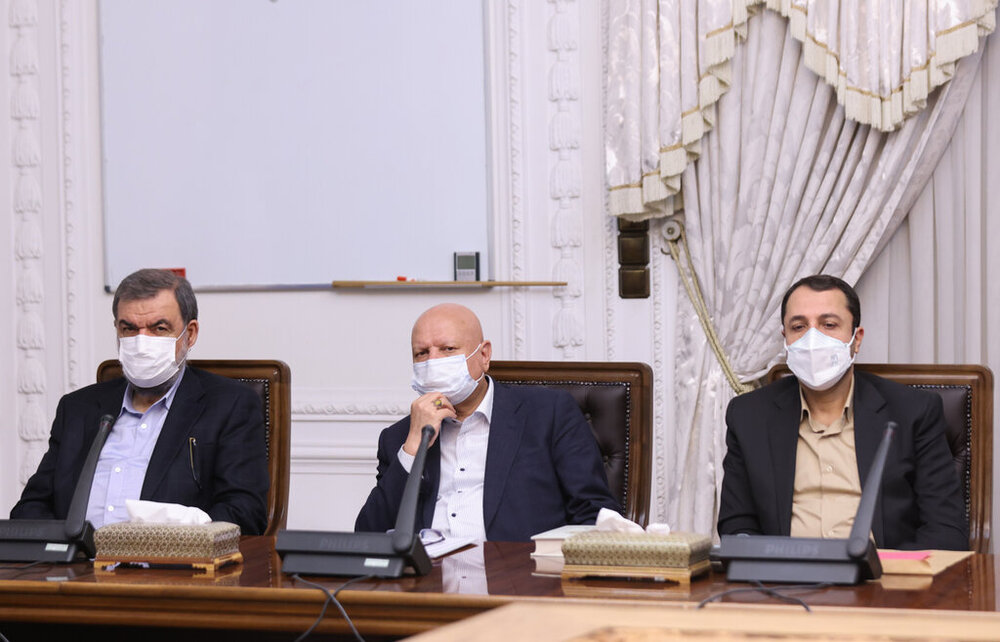 «فرمانده» و مخبر در یک قاب | محسن رضایی به جلسات دولت بازگشت + عکس