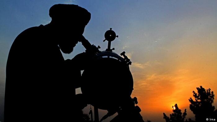 رویت ماه برای رهبری ثابت نشد | ستاد استهلال : دوشنبه ، سی ام ماه رمضان است