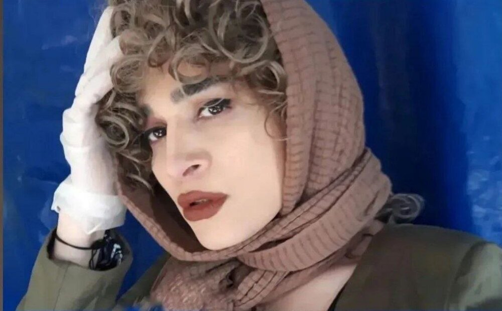 کلاه گیسِ اندیشه فولادوند برای بازی در «عشق روزهای کرونا»/ عکس