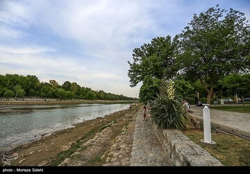 زاینده رود نیمه جان