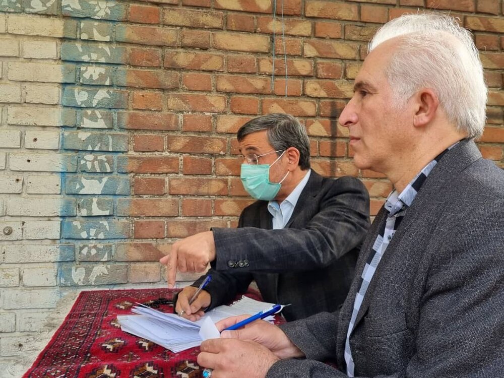 درب منزل و در خیابان انجام شد | قدردانی از احمدی نژاد به مناسبت روز معلم