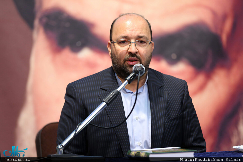 فعال سیاسی اصلاح طلب : طراحان محاکمه دولت روحانی در قافیه اشعار خود مانده‌اند / گرانی ها نتیجه «طرح کاد» وزراست