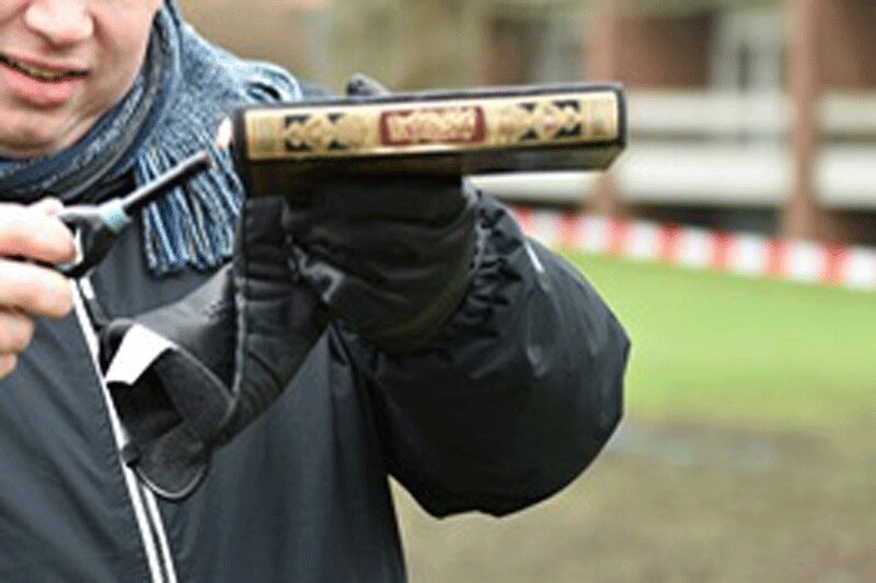 ببینید | تلاش مجدد رهبر حزب ‌گرای «خط سخت» سوئد برای سوزاندن قرآن