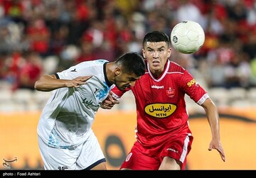 مشت و لگد مهاجم پرسپولیس پس از فرصتسوزی!/عکس مشت و لگد مهاجم پرسپولیس پس از فرصتسوزی!/عکس