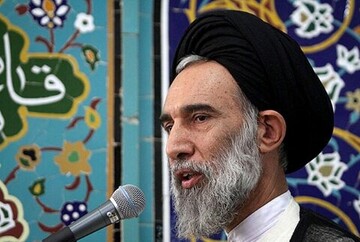 خطیب جمعه اصفهان : آموزش و پرورش ، حضور دانش‌آموزان در نماز جمعه را طراحی و اجرا کند
