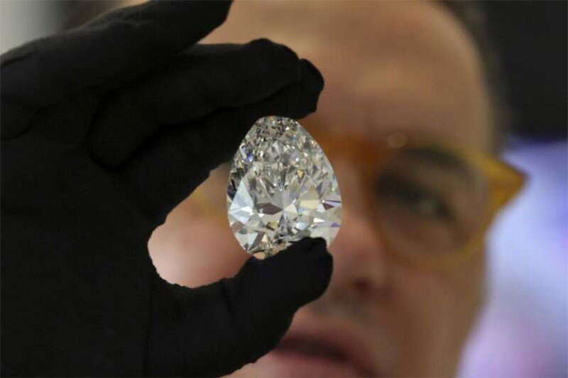 ببینید | جزئیاتی تازه از فروش بزرگ‌ترین الماس سفید جهان در ژنو؛ ۲۲۸ قیراط!