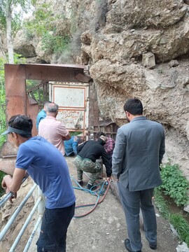 موانع دسترسی مردم به «آبشار هفت چشمه» در جاده چالوس برچیده شد
