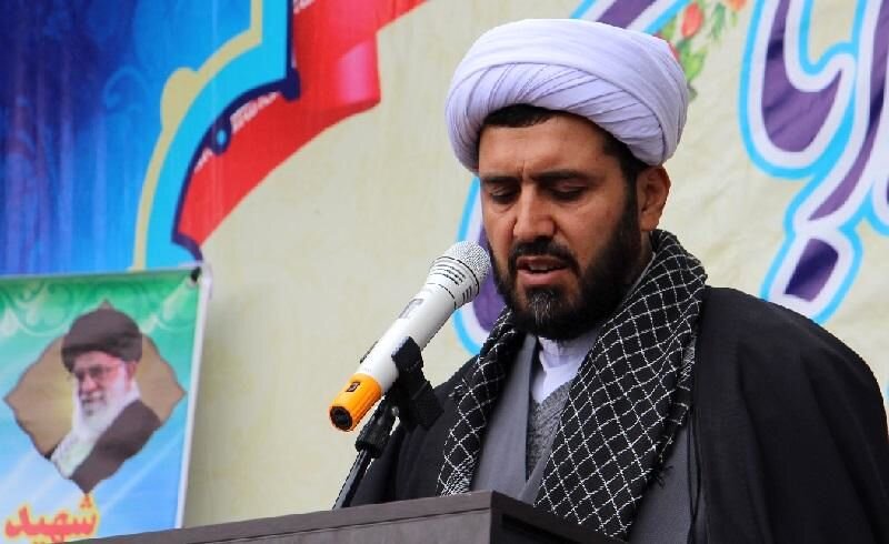 خطیب جمعه ملایر : سعودی ها از سر ضعف با ایران مذاکره می کنند / وزارت خارجه آنان را وادار به پذیرش این شرط کند