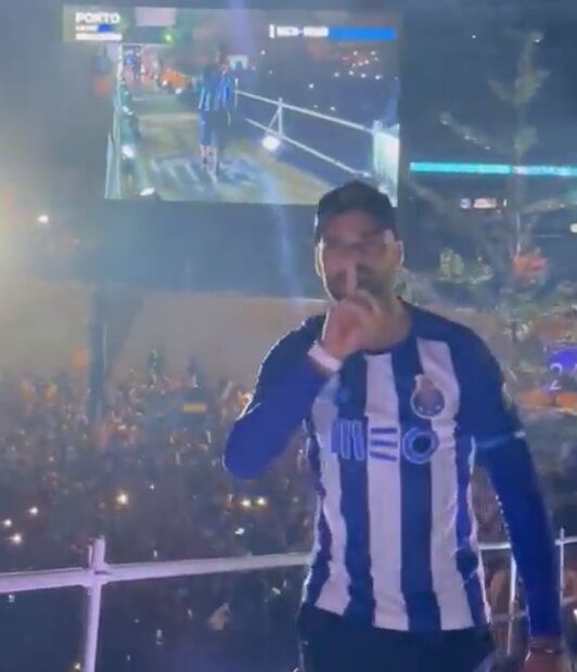 تکرار شادی جنجالی طارمی این بار در جشن قهرمانی پورتو/عکس