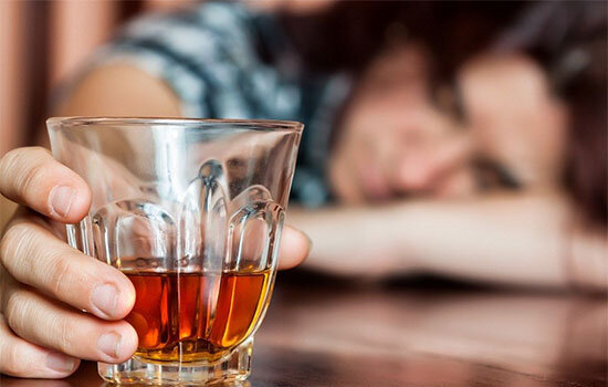 - مرگ و مسمومیت ۲۰ نفر بر اثر مصرف مشروبات الکلی در این شهر