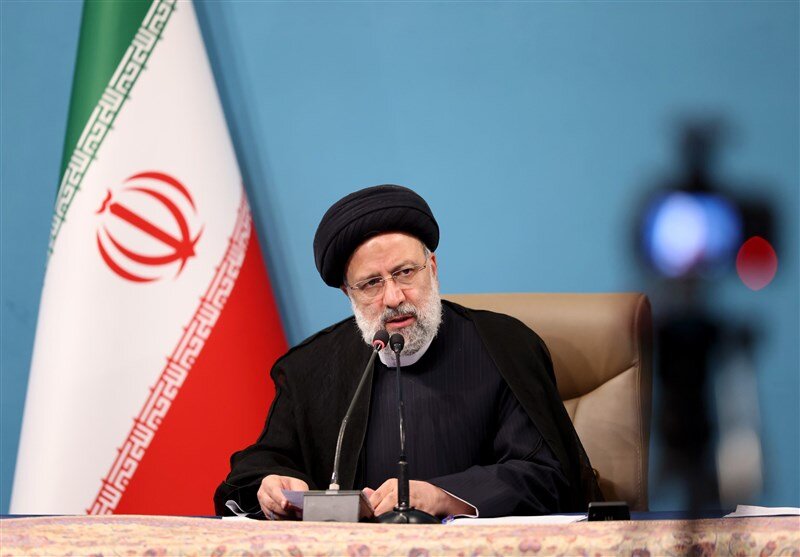 رئیسی : تا زمان عرضه کالابرگ الکترونیکی، کمک هزینه معیشتی پرداخت میکنیم