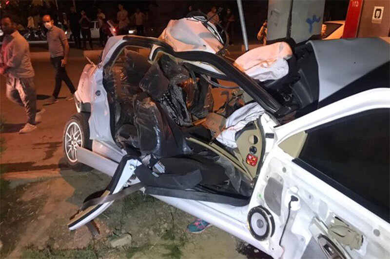 ببینید | نجات معجزه آسا راننده پس از پرس شدن بین دو کامیون