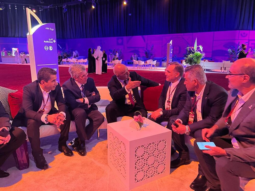 برگریزان گلدان آفتزده!