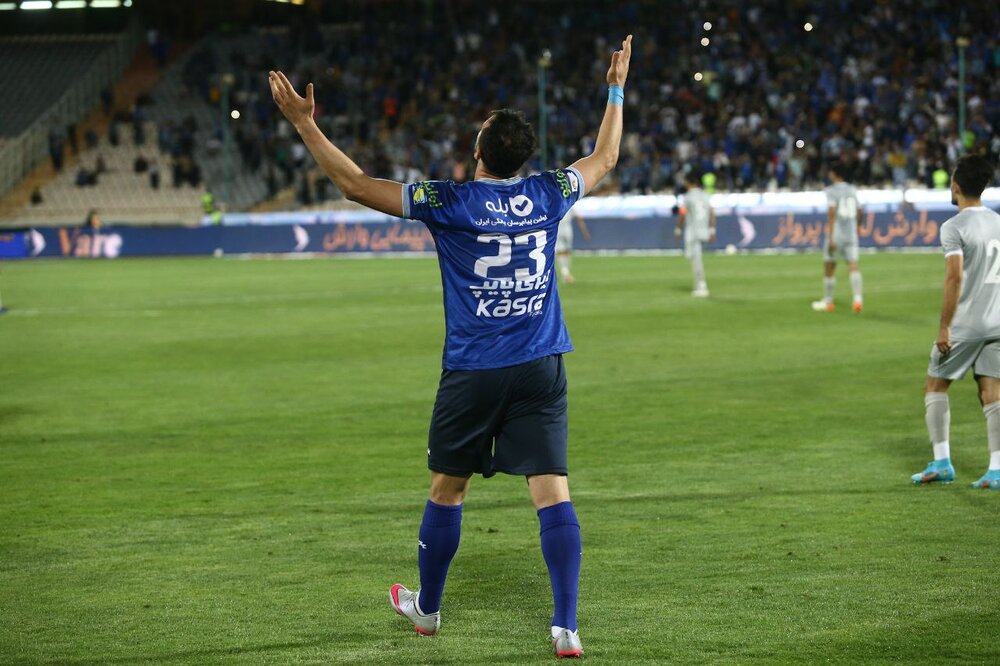 تخصص ویژه آرمان در زدن گلهای حیاتی/عکس