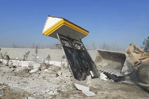 ببینید |  تخریب ویلای ۴ هزار متری رئیس سابق شورای شهر باغستان
