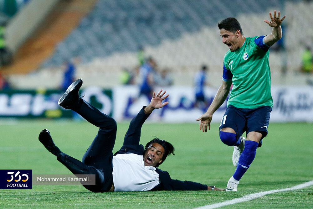 تصاویر | کلهپا شدن فرهاد مجیدی در ورزشگاه آزادی