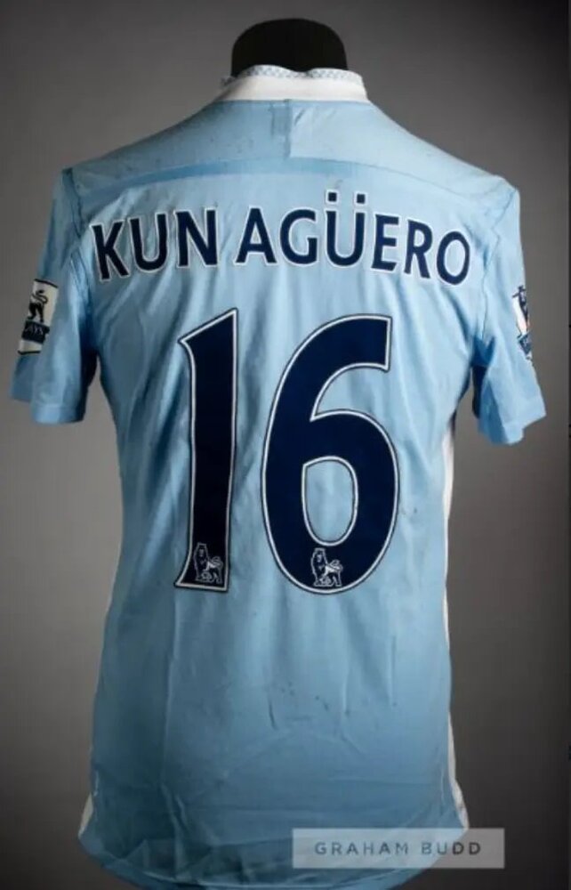 فروش پیراهن تاریخی لیگ برتر برای خیریه/عکس