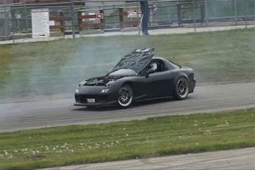 ببینید | باز شدن کاپوت خودرو حین حرکت!