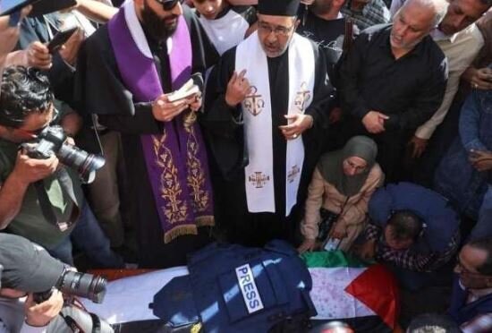 تشییع پیکر خبرنگار الجزیره در رامالله/عکس