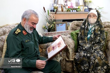 دیدار جانشین فرمانده کل سپاه با خانواده شهید ژاپنی دفاع‌مقدس
