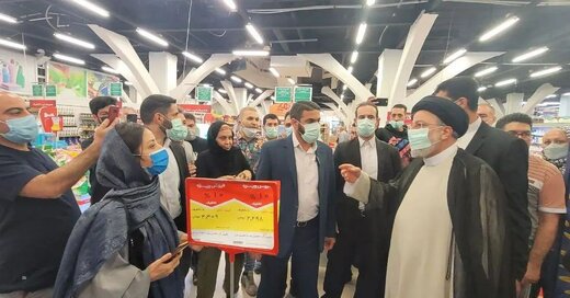 حضور رئیسی در میدان بهمن تهران و گفت‌وگو با مردم