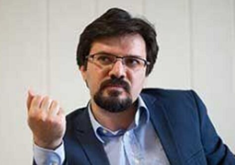 یاشار سلطانی : چرا جراحی اقتصادی را از شکم مردم بیدفاع آغاز کردید؟ یاشار سلطانی : چرا جراحی اقتصادی را از شکم مردم بیدفاع آغاز کردید؟