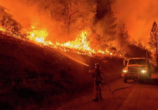 ببینید | آتش‌سوزی ۲۰ خانه مجلل در کالیفرنیا