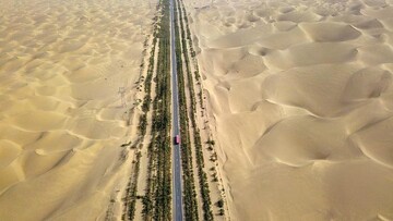 چین بزرگراهی جدید روی شن‌های روان می‌سازد
