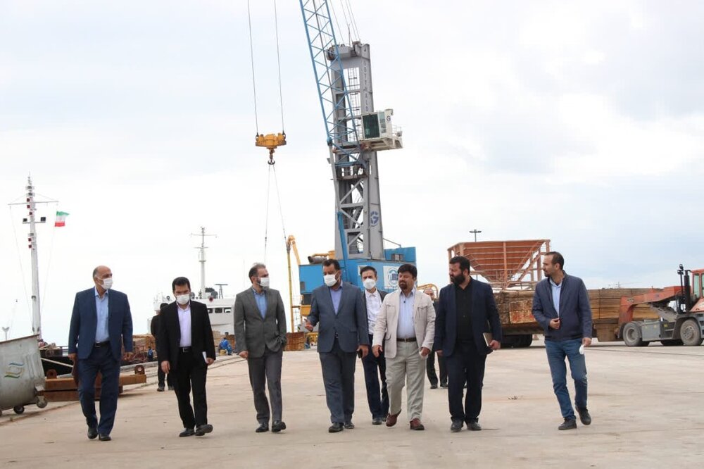 بازدید مدیران شرکت ایران خودرو دیزل از ظرفیت های تجاری منطقه آزاد انزلی