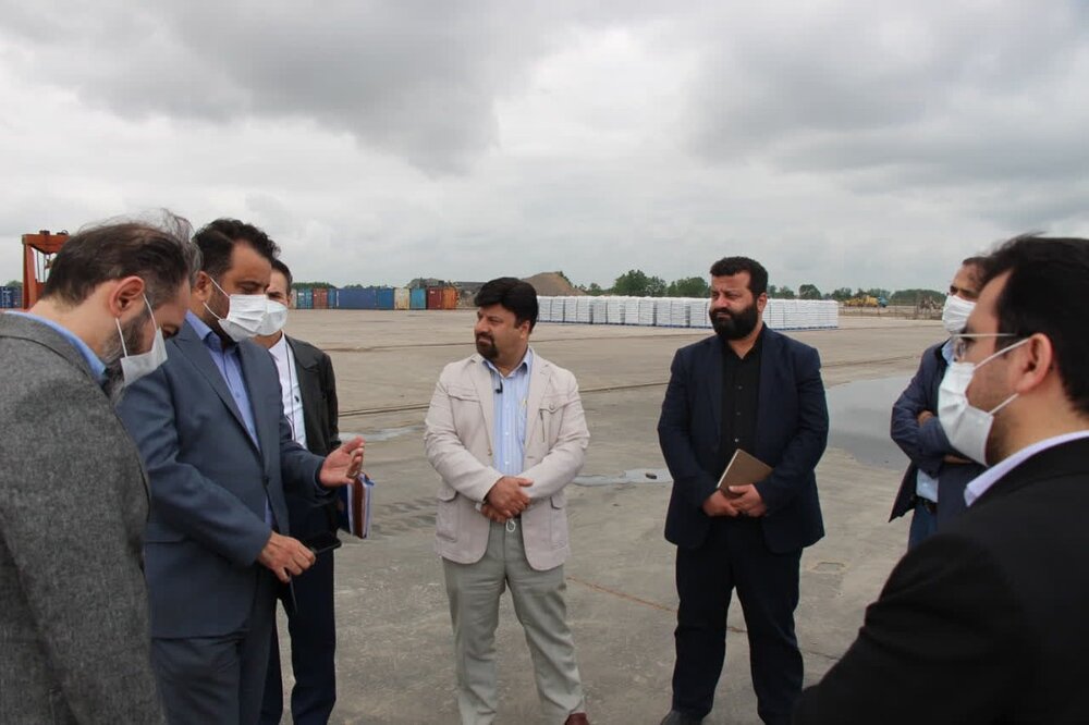 بازدید مدیران شرکت ایران خودرو دیزل از ظرفیت های تجاری منطقه آزاد انزلی