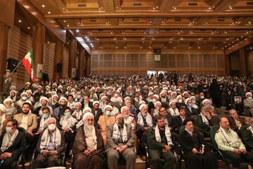 روحانیون، پیشگامان حضور در جبهه‌های دفاع مقدس بودند