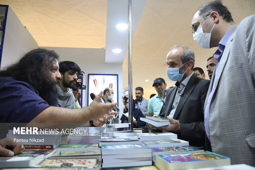 چهارمین روز از سی و سومین نمایشگاه کتاب تهران