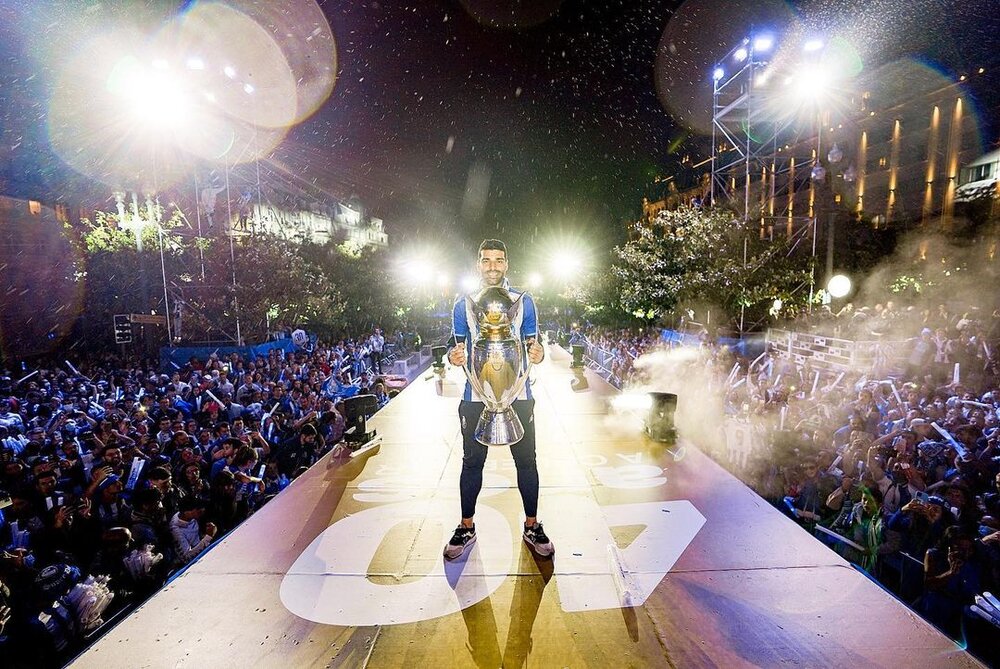 ژستهای خاص طارمی با جام قهرمانی پرتغال/عکس