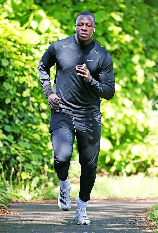 آزادی مدافع جنجالی از زندان با پابند!/عکس