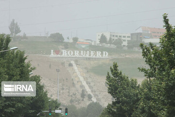 تصاویر | پدیده گرد و غبار و ریزگردها در آسمان بروجرد