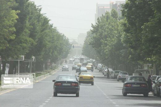 ورود گسترده توده گرد و غبار به پایتخت/ چرا سامانه کنترل کیفیت هوای تهران گزارش نداد؟