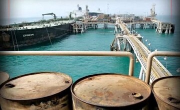 یک فروند کشتی خارجی حامل سوخت قاچاق در آب‌های خلیج‌فارس توقیف شد