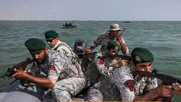 درگیری تکاوران نیروی دریایی ارتش با دزدان دریایی در آب‌های بین المللی