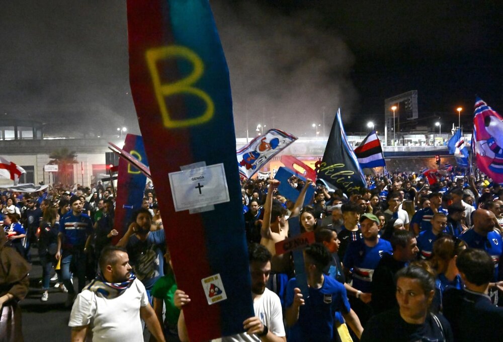 حمل تابوت دشمن دیرینه، انتقامی پس از 11 سال / عکس 3