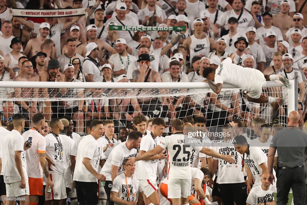 جشن قهرمانی آلمانیها در لیگ اروپا/عکس