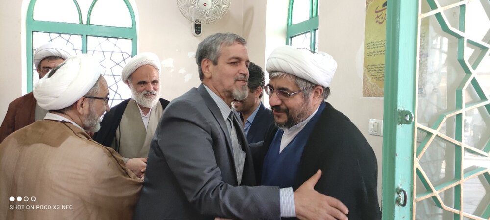 حضور برخی اعضای حزب مردم سالاری بر سر مزار آیتالله صانعی + عکس ها