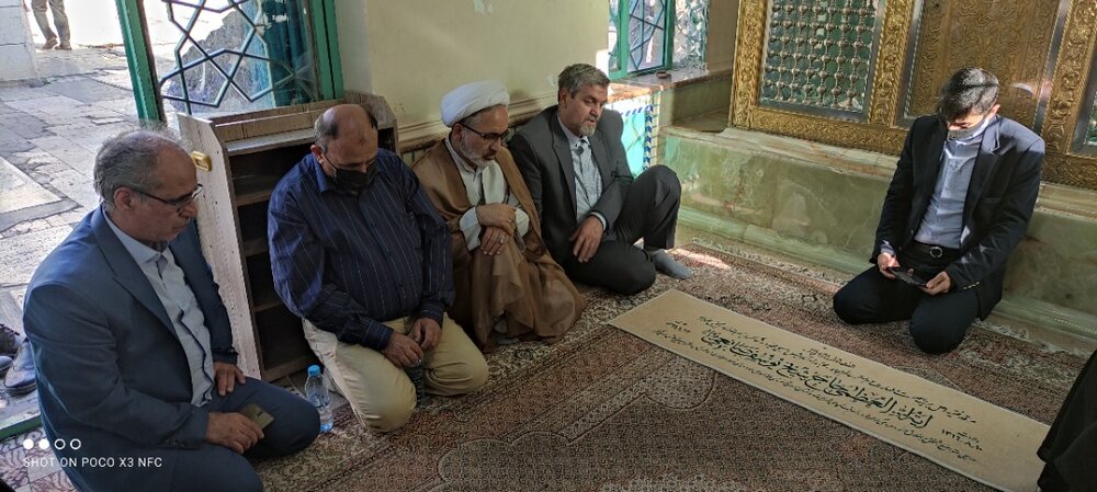 حضور برخی اعضای حزب مردم سالاری بر سر مزار آیتالله صانعی + عکس ها