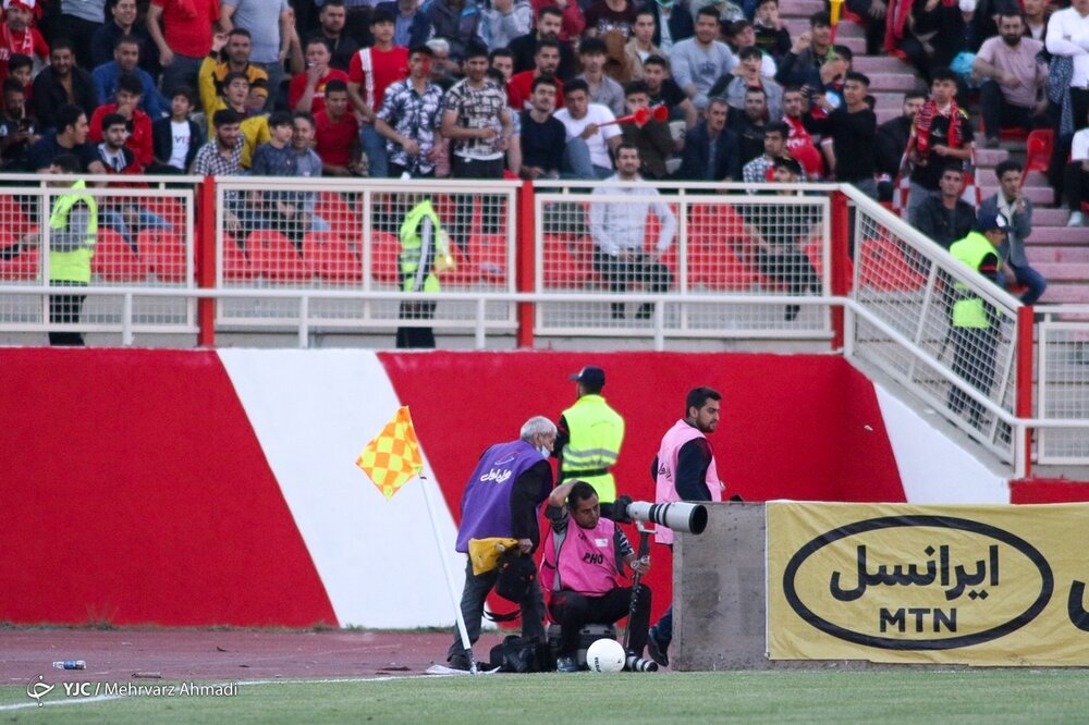 سنگر گرفتن از ترس سنگ ها در تبریز!/عکس