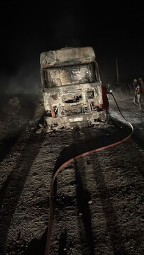 تانکر حامل گاز در بخش لیردف جاسک آتش گرفت تانکر حامل گاز در بخش لیردف جاسک آتش گرفت