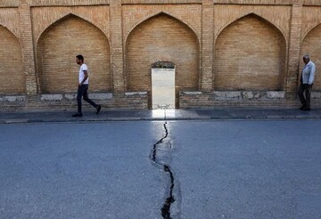 جریان دایمی «زایندهرود» تنها علاج «فرونشست» اصفهان